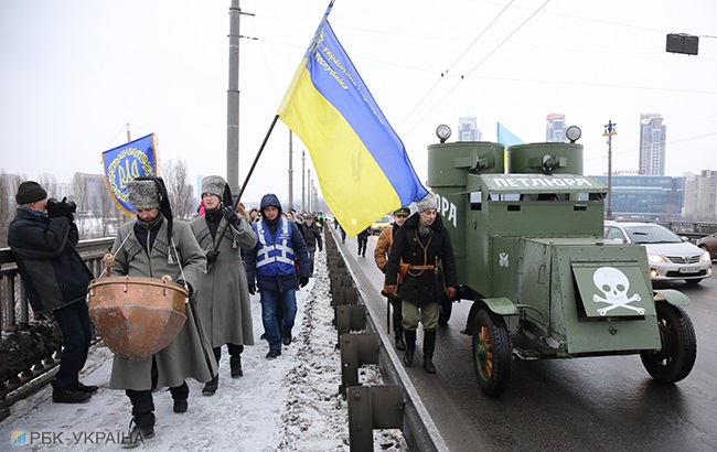 День Соборности: украинцы создали &quot;живую цепь&quot; и развернули национальный флаг (яркий фоторепортаж)